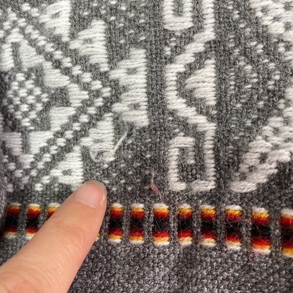 Artessanias Inca Wool Southwestern Ecuadorian Gray Poncho - Picture 7 of 9